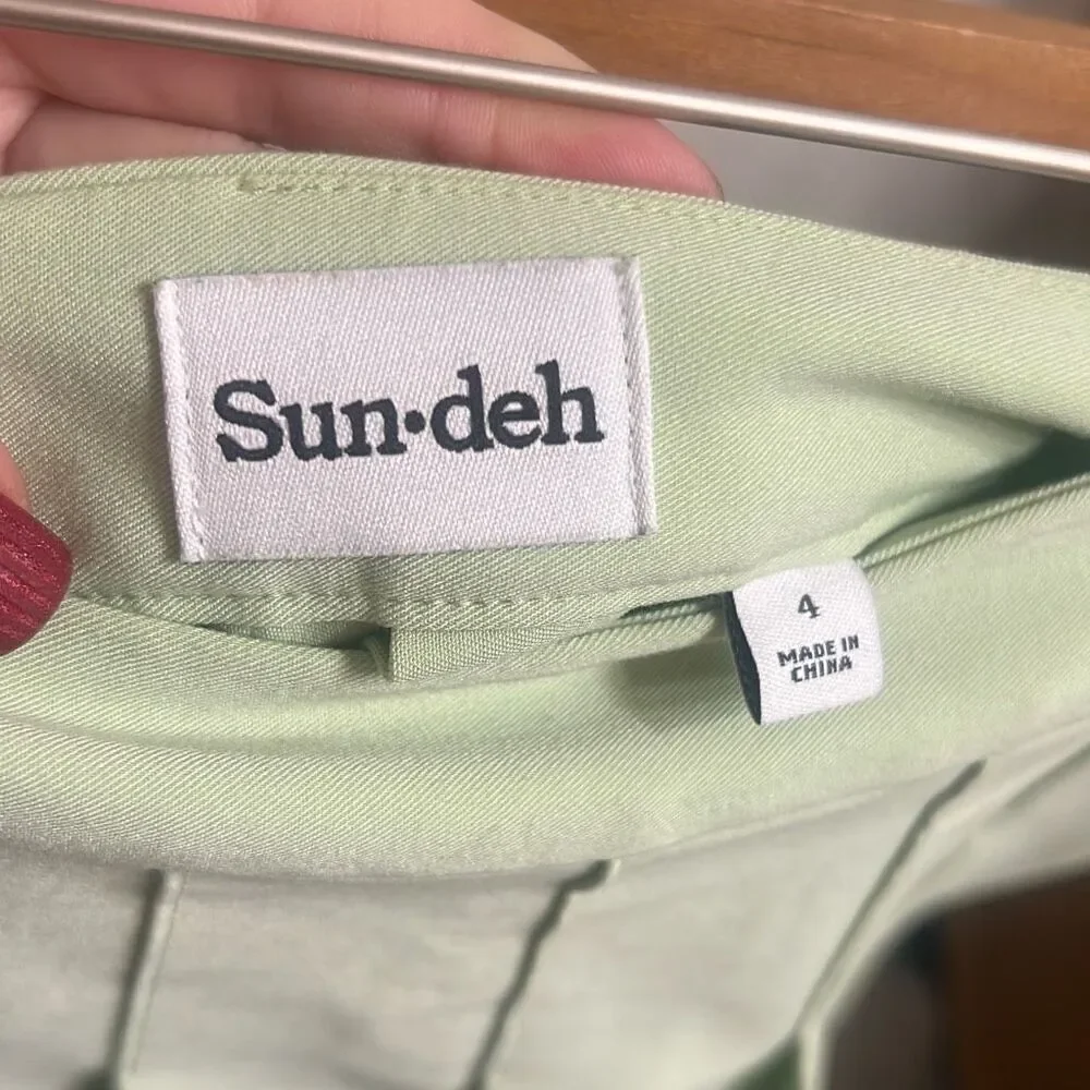 ✨Aritzia Sundays Best Olive Micro Pleated Sz 4 Skirt✨